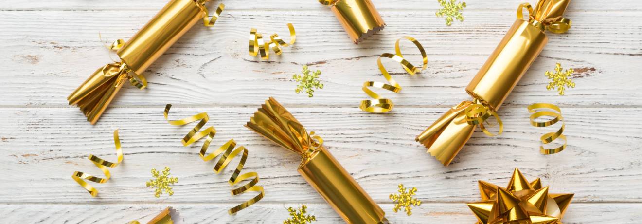 christmas crackers with shiny confetti on color ba 2024 11 21 17 19 36 utc scaled christmas crackers with shiny confetti on color ba 2024 11 21 17 19 36 utc scaled
