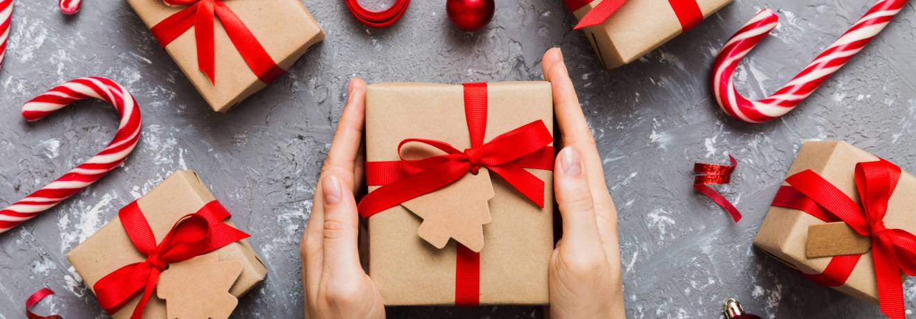 woman hands holding gift box preparing surprise f 2024 11 28 00 10 07 utc scaled woman hands holding gift box preparing surprise f 2024 11 28 00 10 07 utc scaled